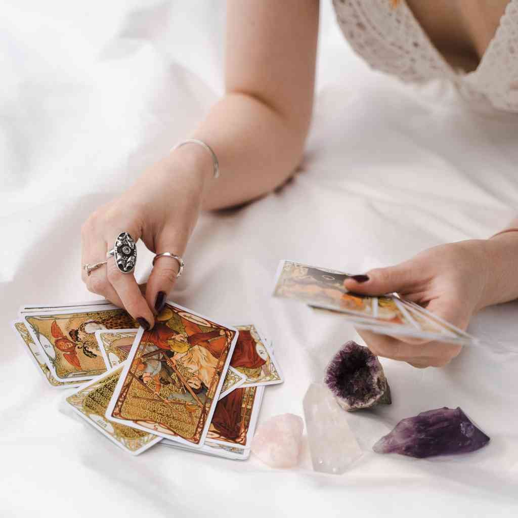 Otra forma de interpretar los elementos del tarot